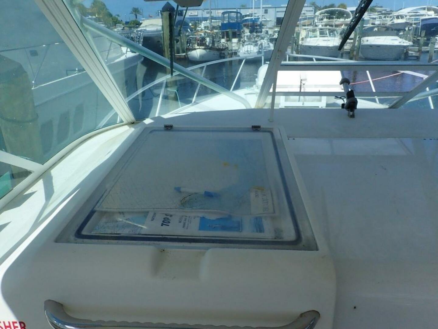 2000 Cabo 35 Express - Image 9