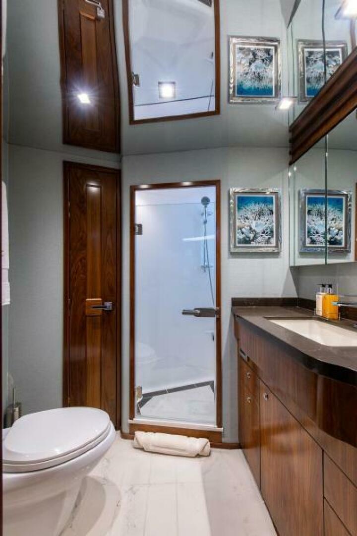 2018 Viking Enclosed Flybridge - Image 31