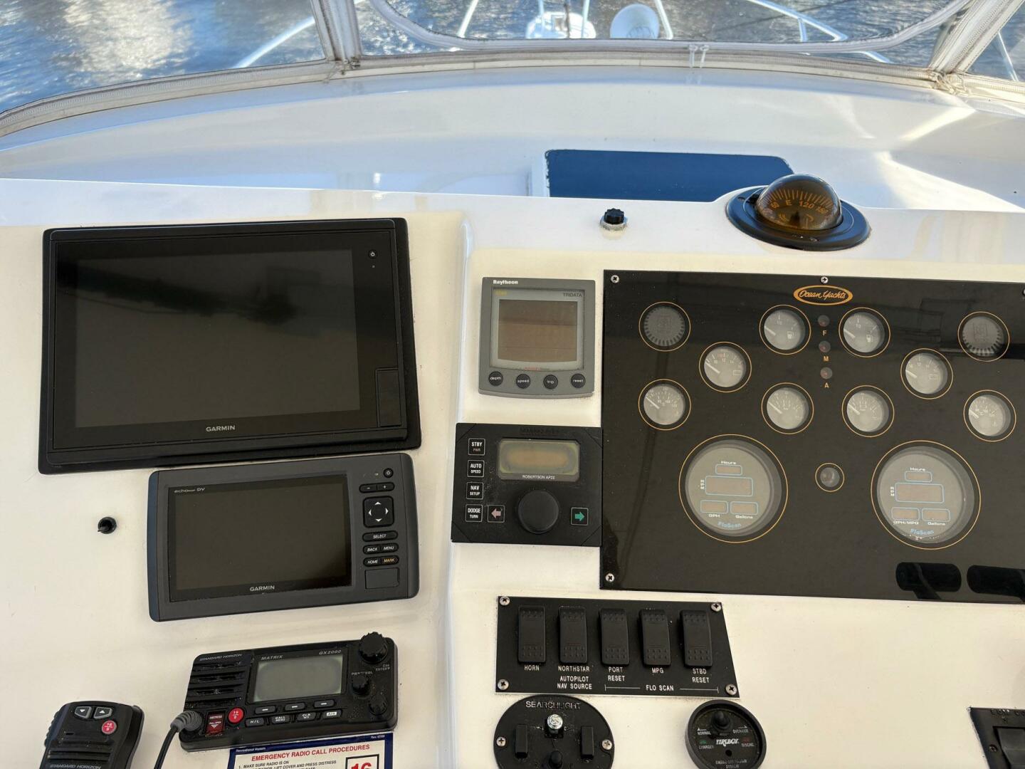 2001 Ocean Yachts 40 Express Bridge - Image 4