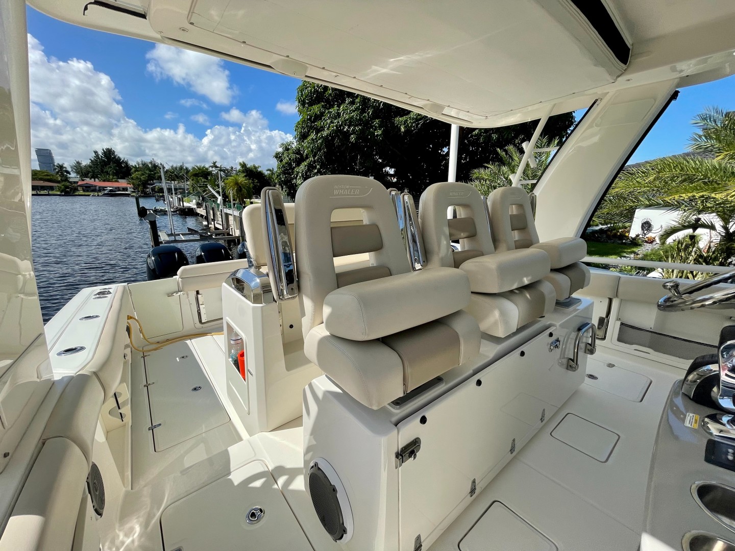 2016 Boston Whaler 420 Outrage - Image 10