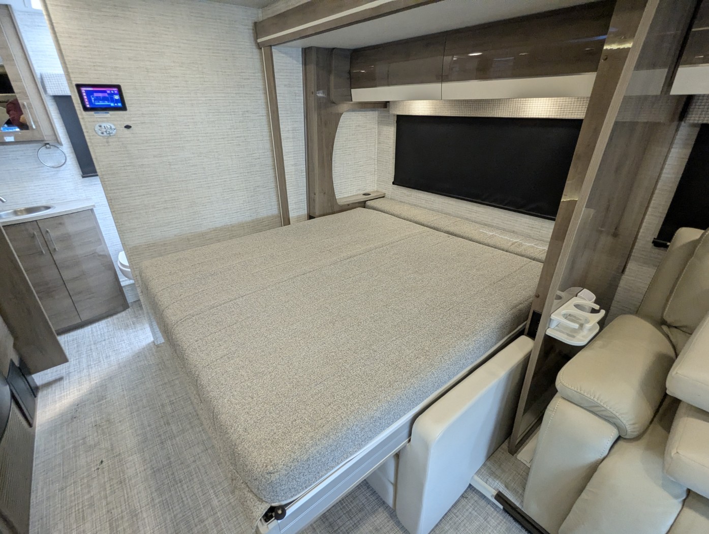 2024 Entegra Coach Qwest 24R - Image 26
