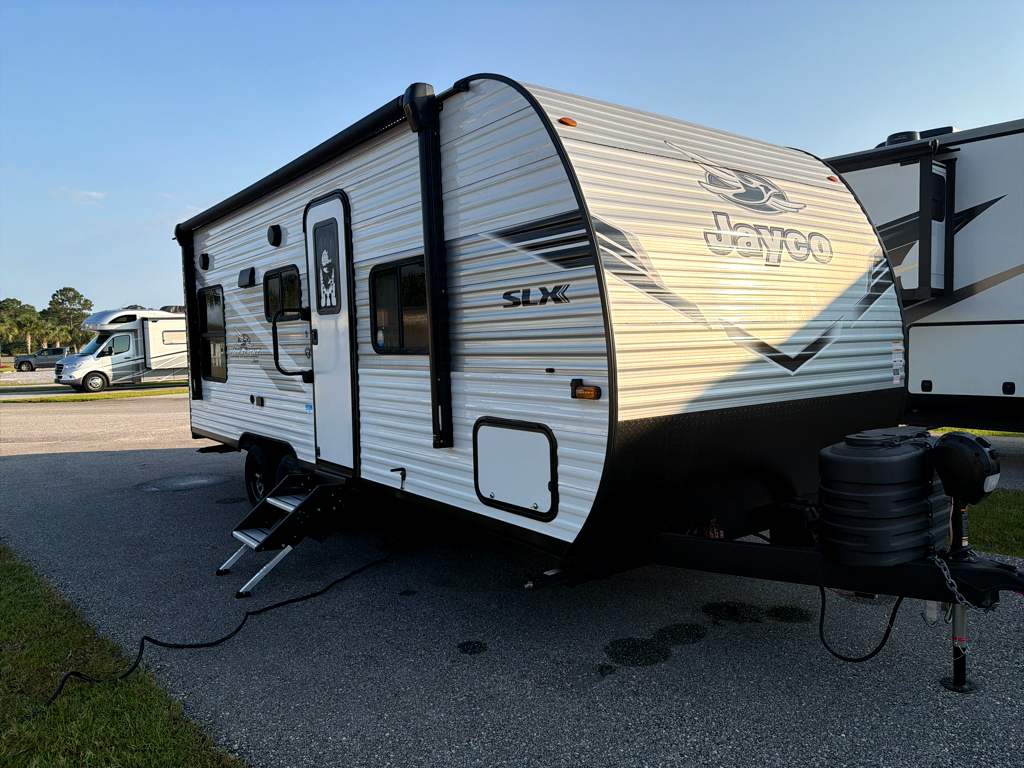 2025 JAYCO JAY FLIGHT SLX 210QB - Image 1