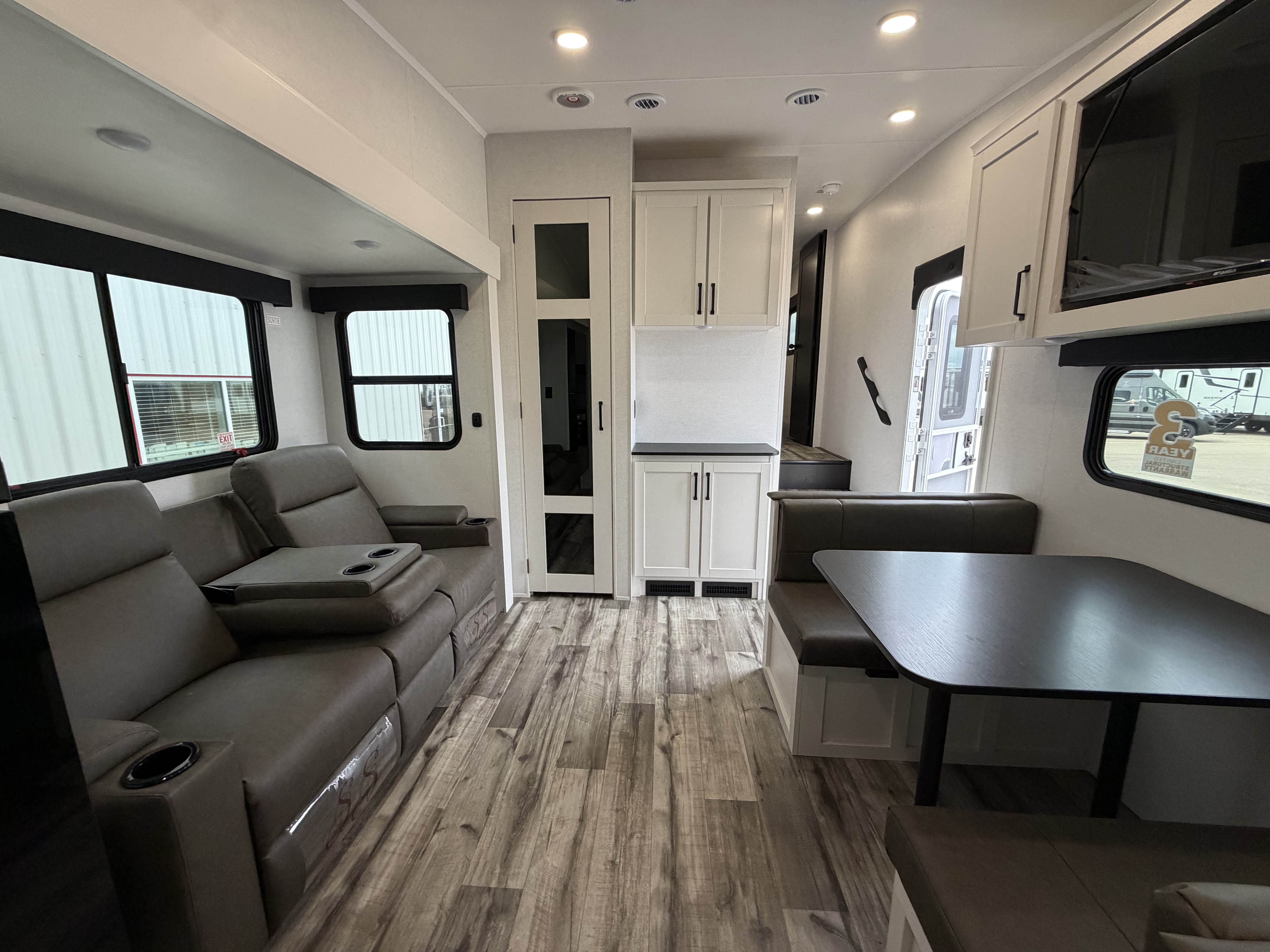 2027 Highland Ridge Open Range Roamer Light Duty 24MLDS - Image 4