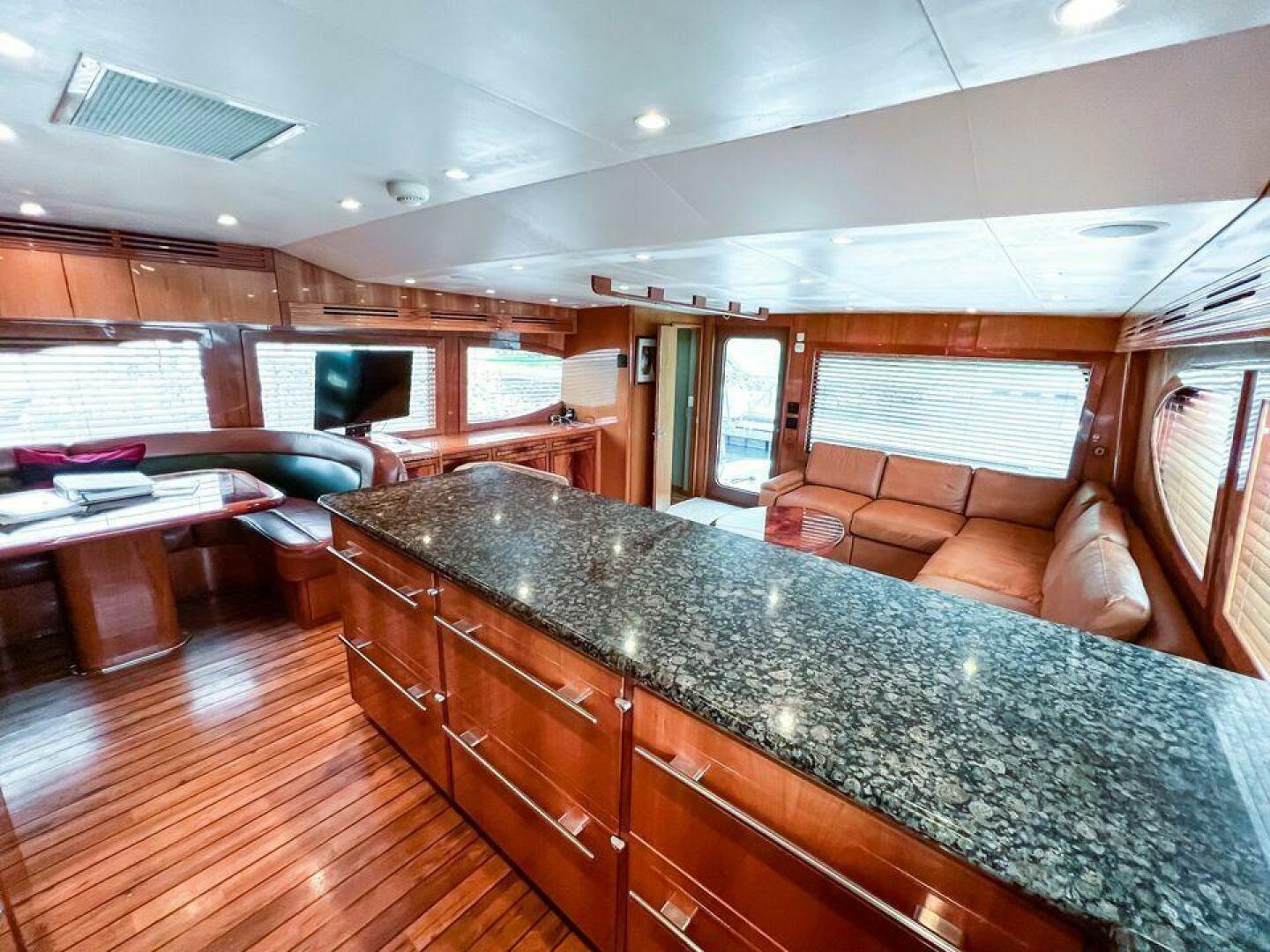 2007 Hatteras 68 Convertible - Image 7
