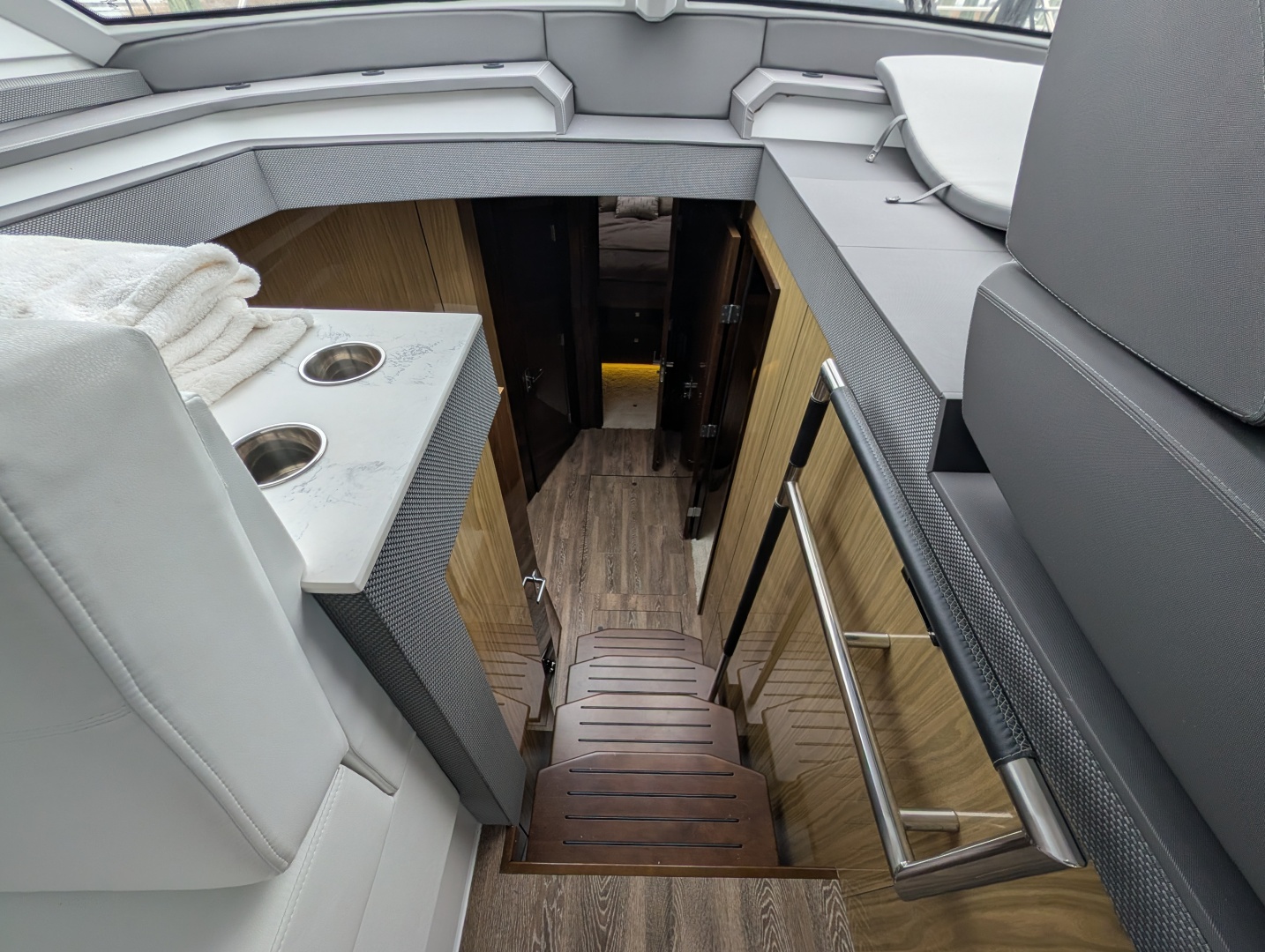 2022 Cruisers Yachts 54 Cantius - Image 28