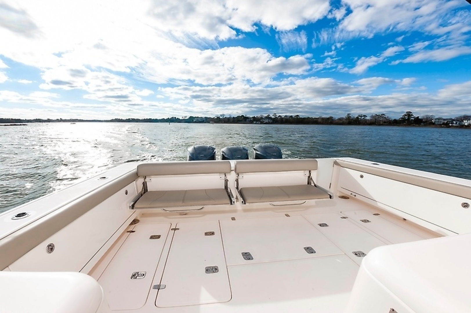 2015 PURSUIT 385 OS Base - Image 10