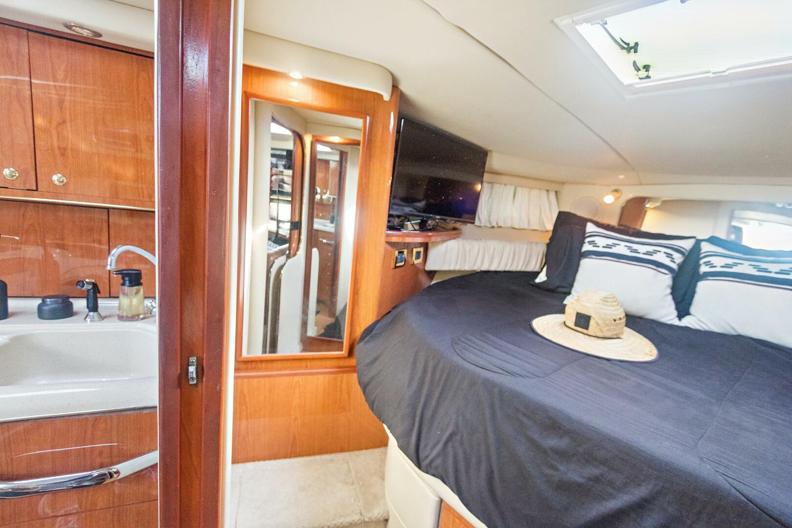 2000 Sea Ray 370 Express Cruiser - Image 22