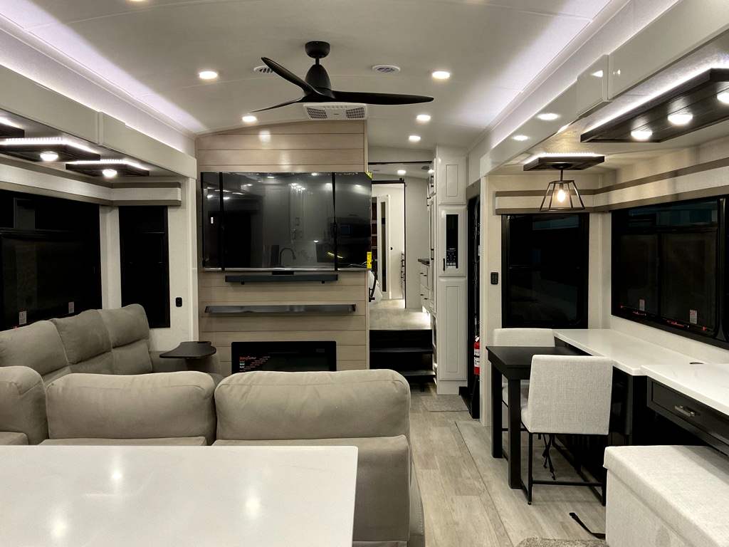 2026 JAYCO PINNACLE 38 FBRK - Image 24