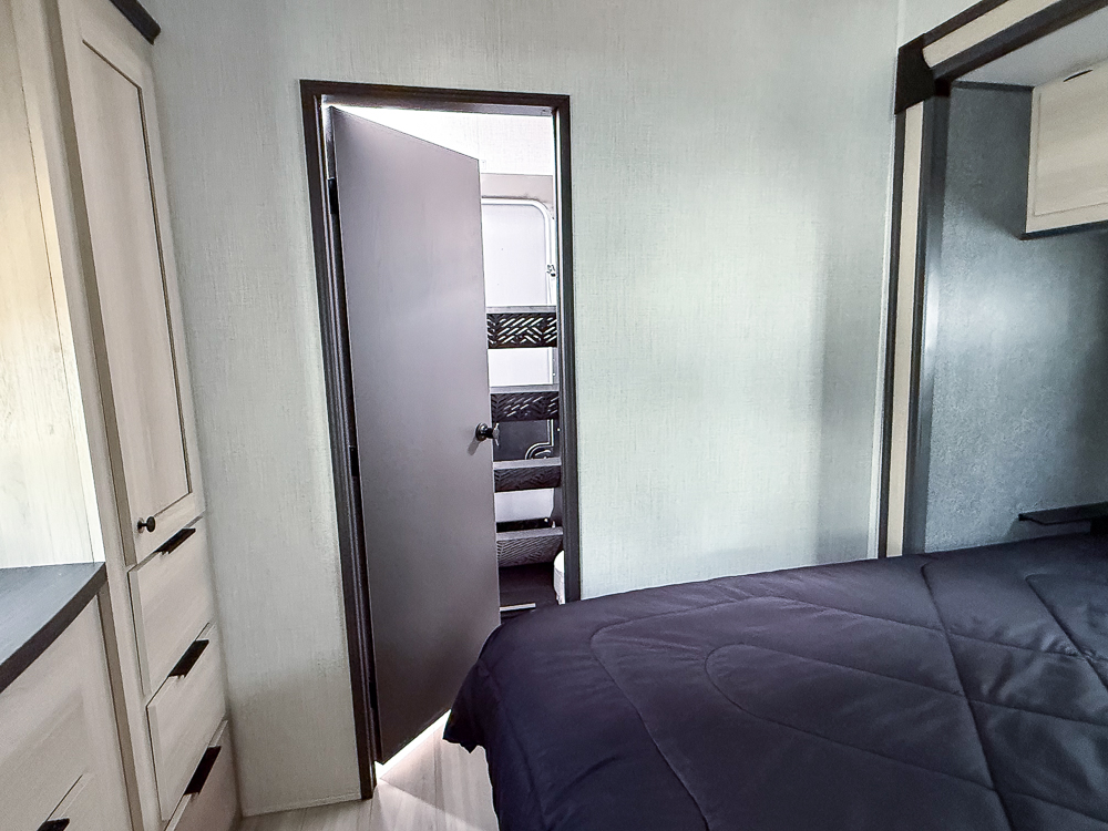 2026 FOREST RIVER 402BEDS - Image 60