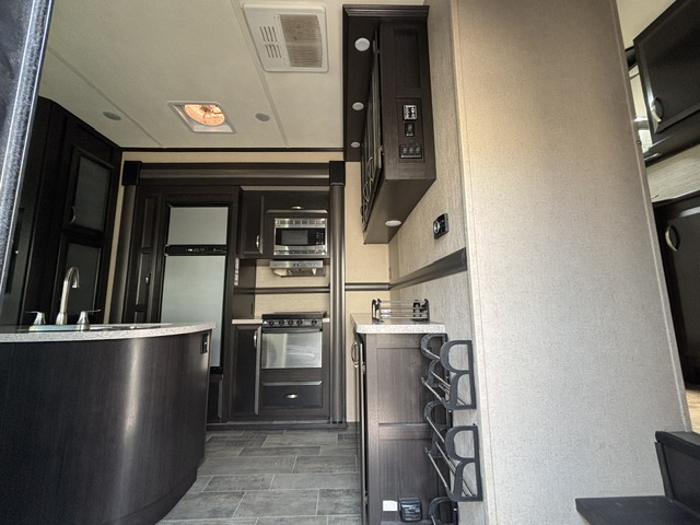 2018 Dutchmen Voltage Triton 3551 - Image 16