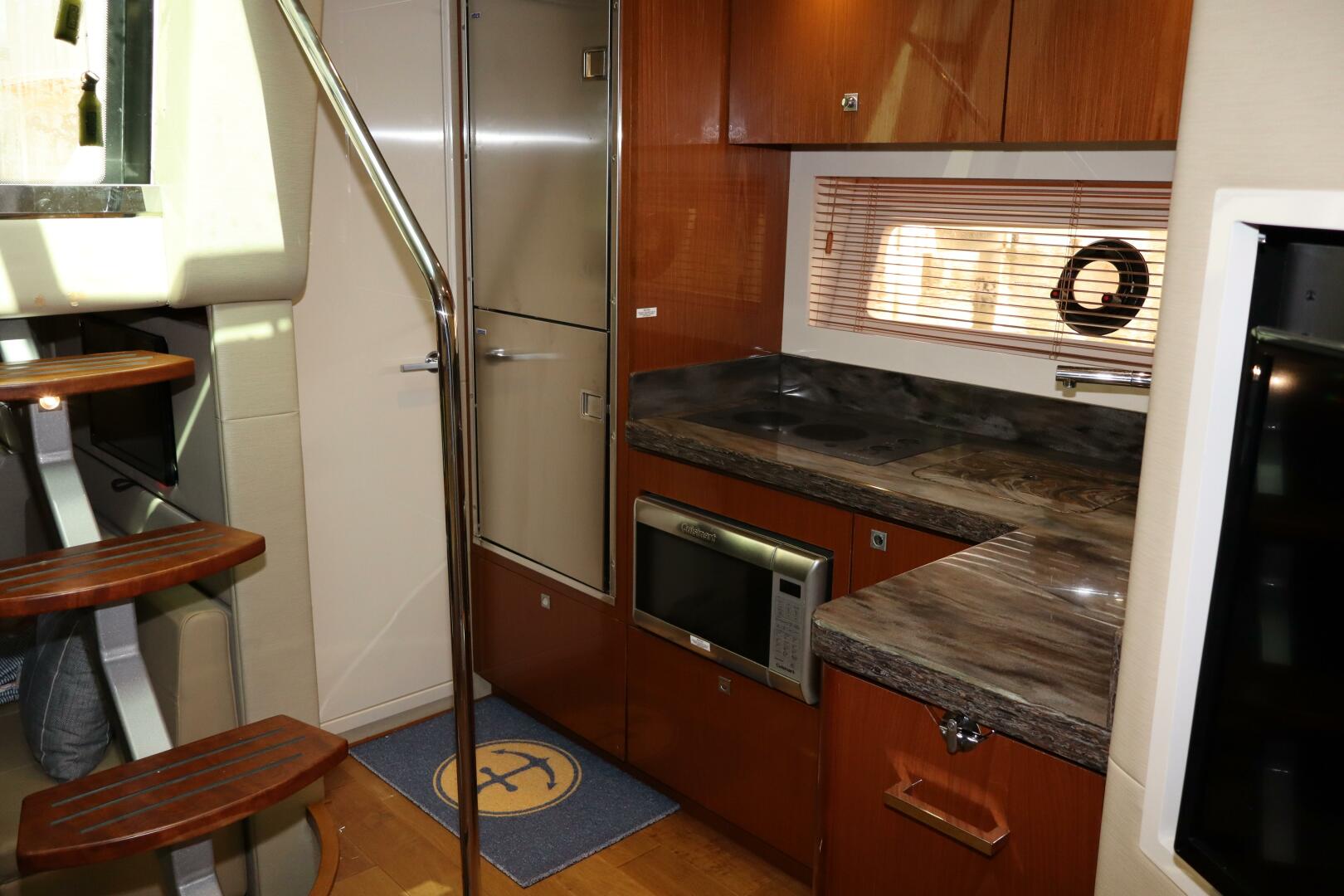 2015 Sea Ray 410 Sundancer - Image 13