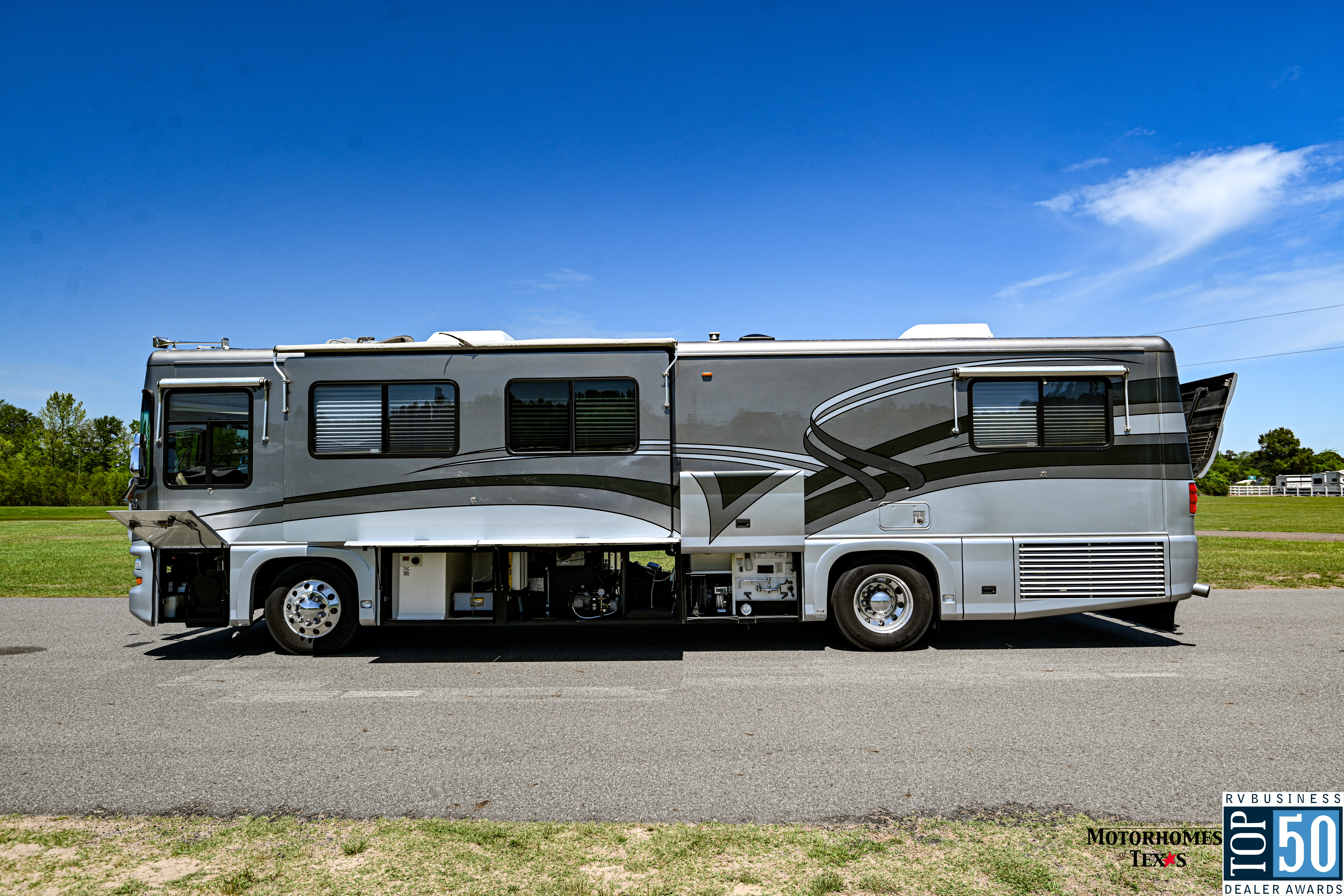 2004 Foretravel U295 3610 WTFS - exterior 7