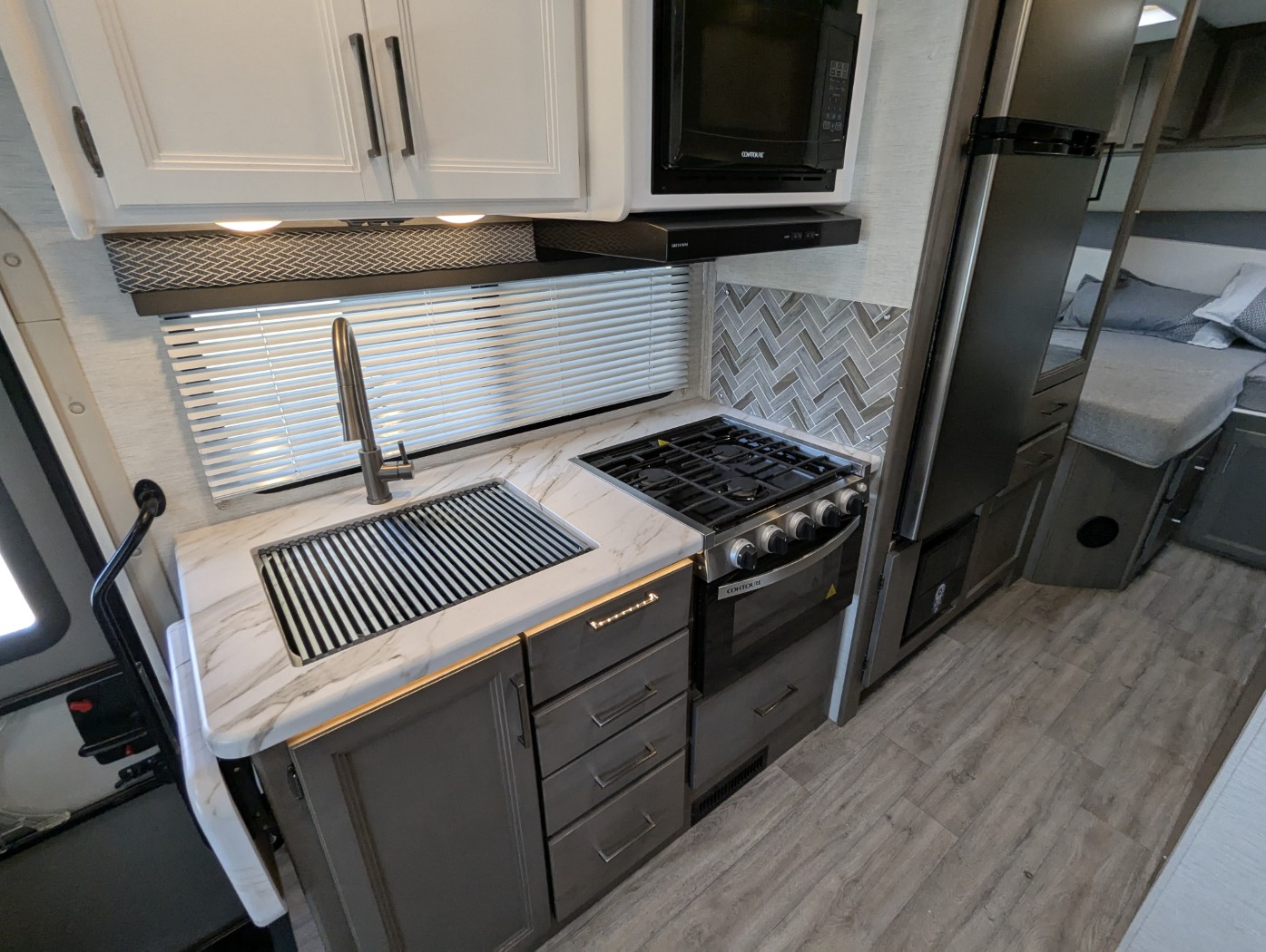 2025 Thor Motor Coach Four Winds 25V - Image 16