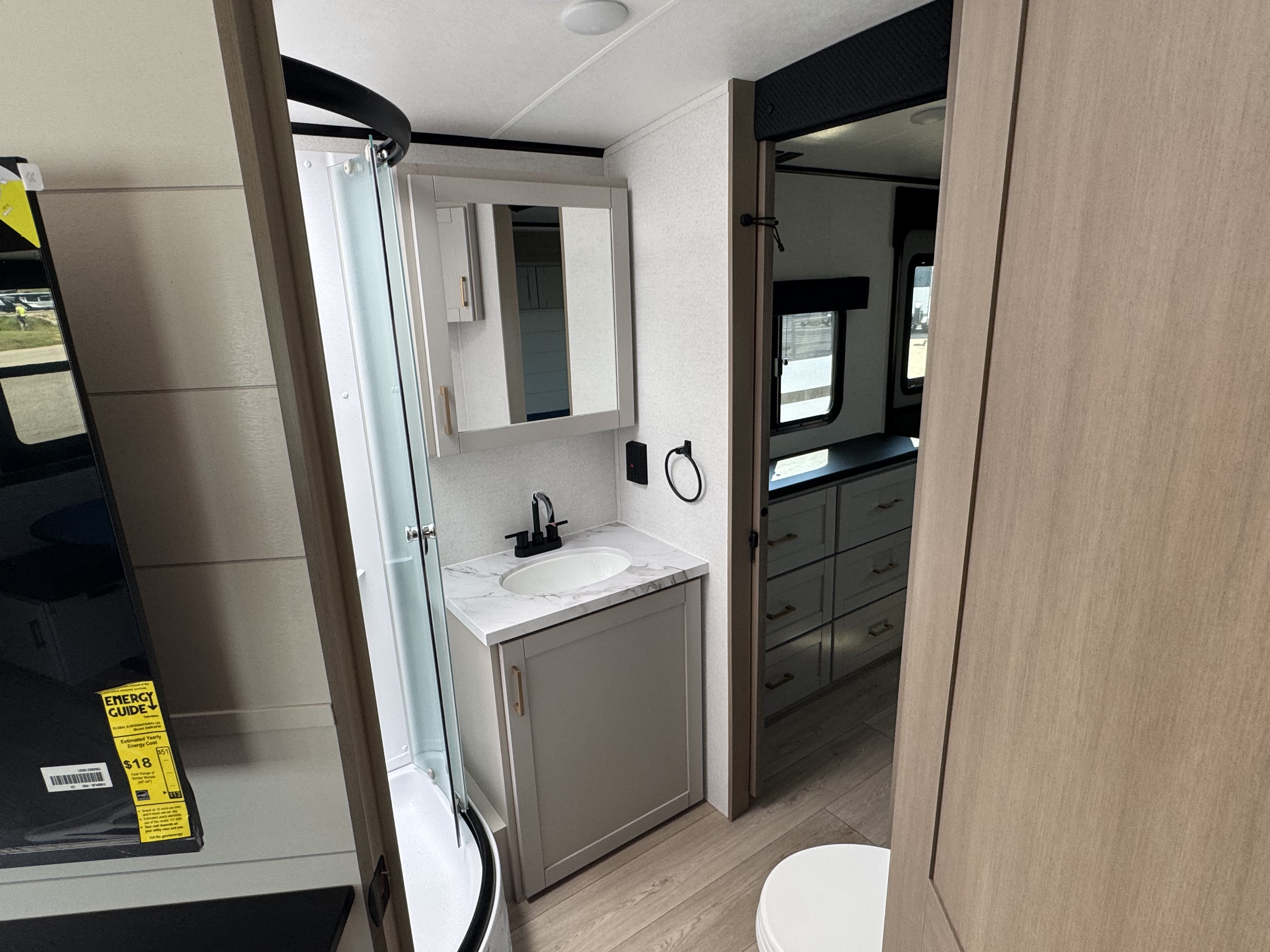 2027 JAYCO JAY FEATHER 26FK - Image 11