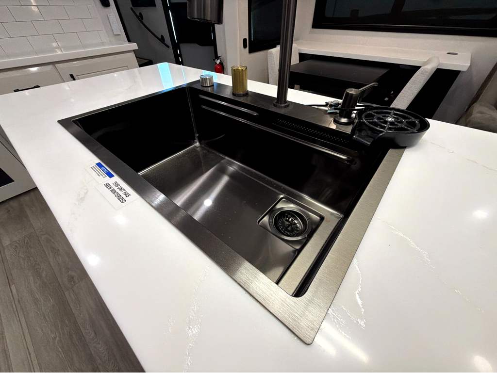 2027 JAYCO PINNACLE 32RLTS - Image 23