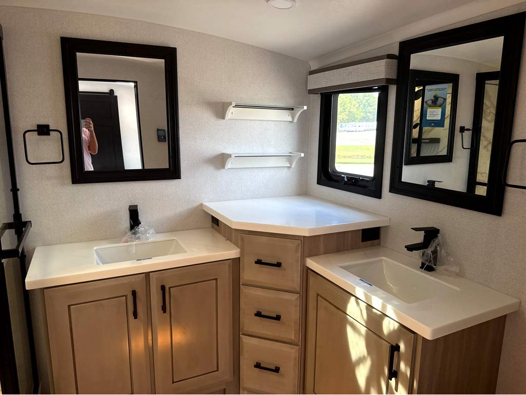 2027 JAYCO PINNACLE 39FLOK - Image 28