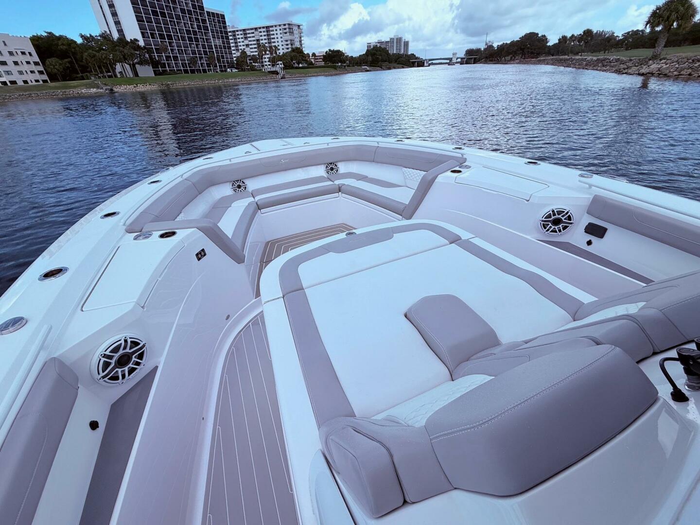 2006 Carver 43 Motor Yacht - Image 25