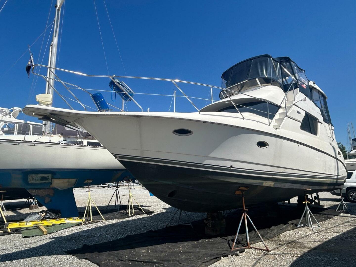 2000 Silverton 352 Motor Yacht - Image 4