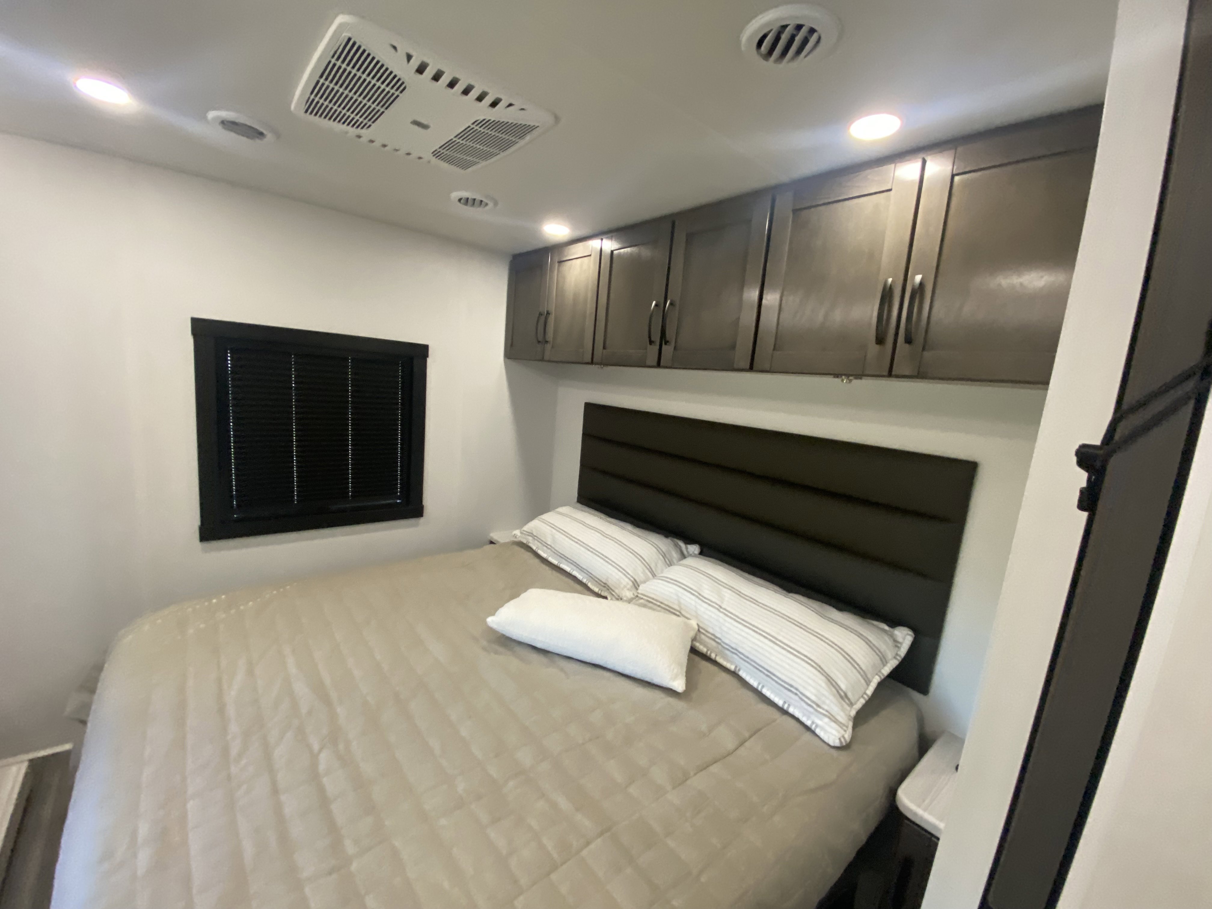 2026 JAYCO PRECEPT 34G - Image 23