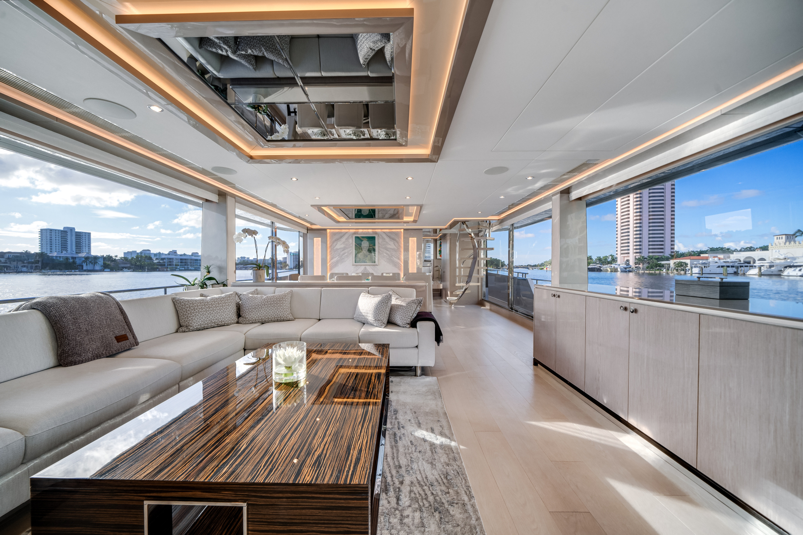 2022 Ocean Alexander 32L - Image 15