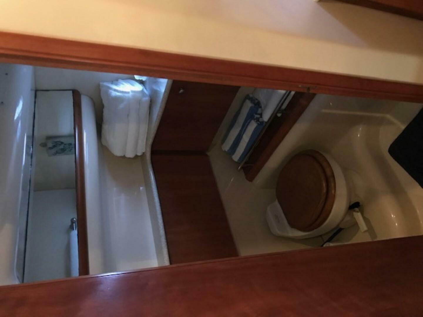 2004 Meridian 459 Motoryacht - Image 23
