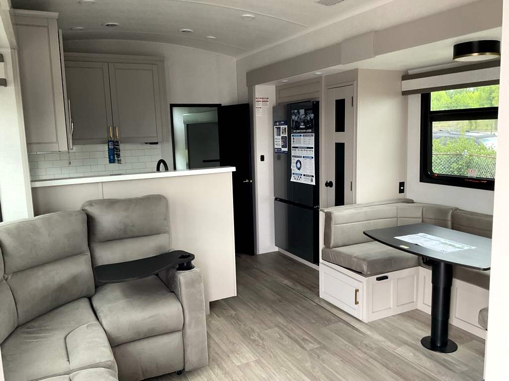 2027 JAYCO NORTH POINT 391TBBH - Image 36