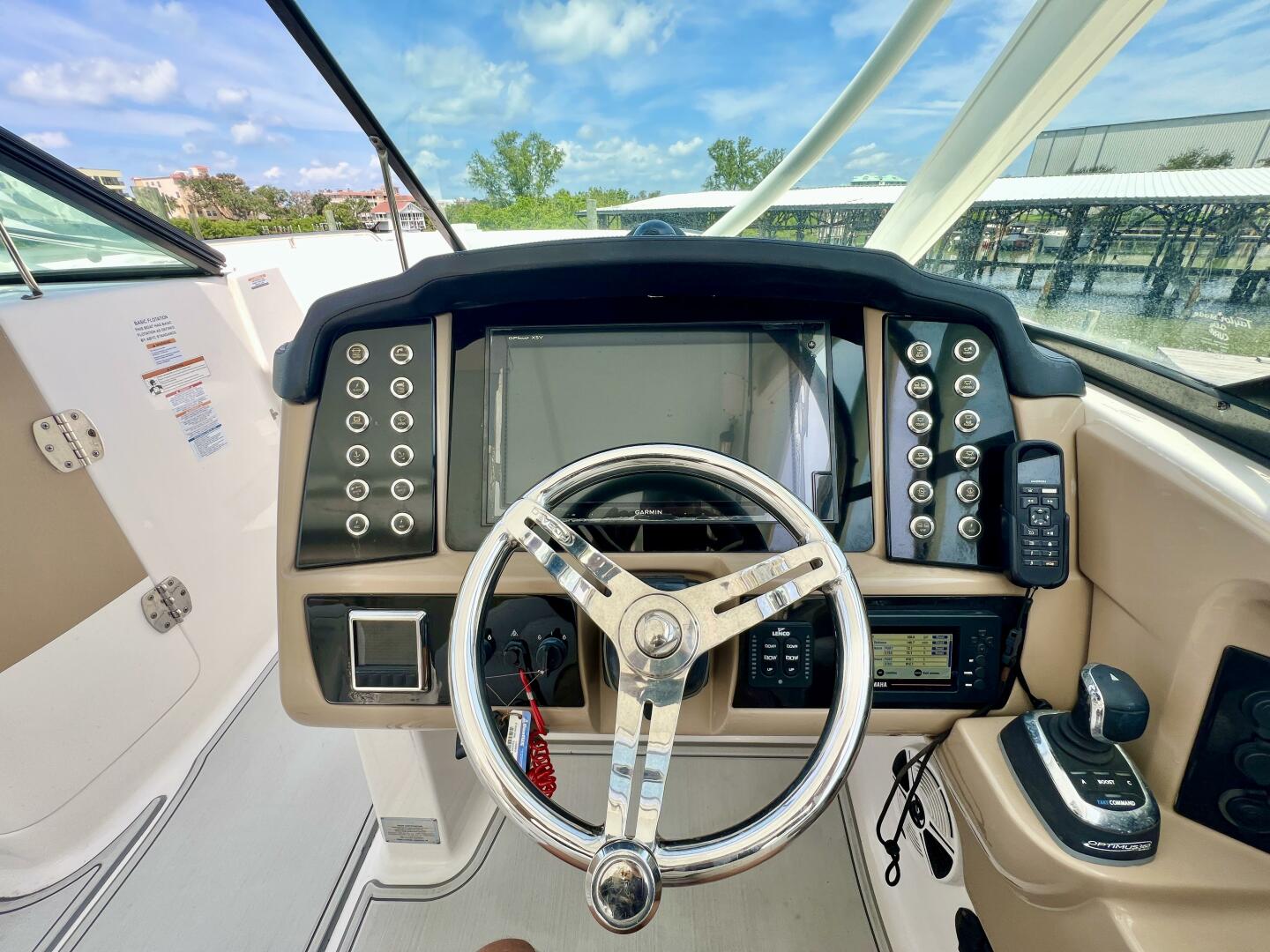2019 Robalo R317 - Image 2