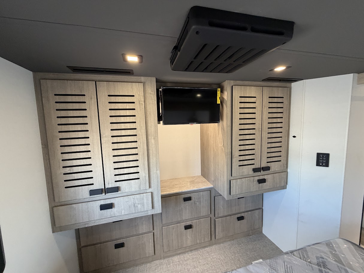 2027 GRAND DESIGN LINEAGE SERIESE 30DC - Image 62