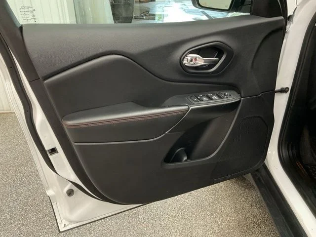 2022 Jeep Grand-Cherokee-L Laredo Altitude 4x4 - Image 12