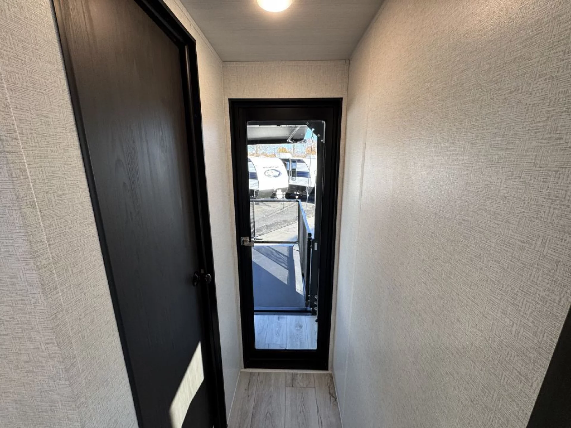 2025 KEYSTONE HIDEOUT DELUXE 26PATIO - Image 18
