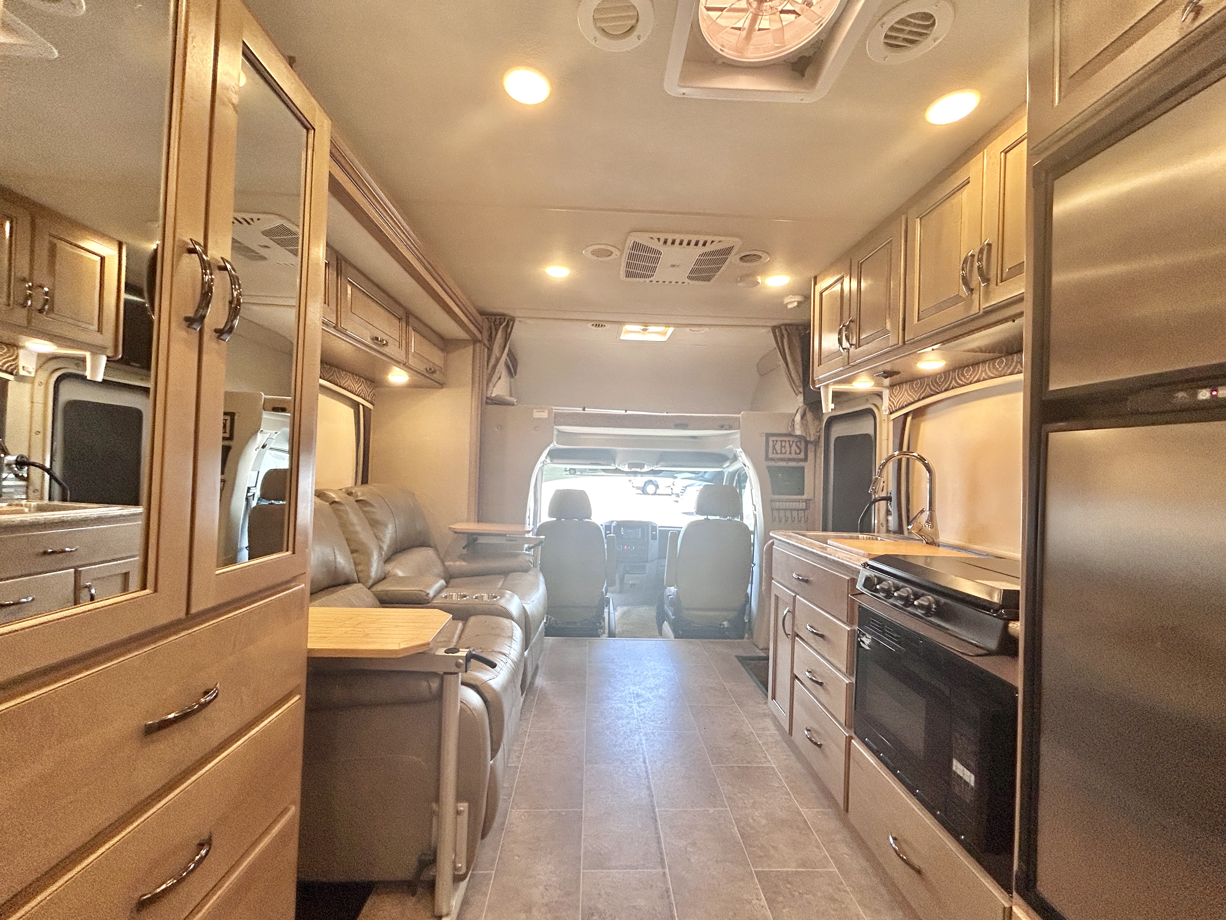2018 Thor Motor Coach Chateau Sprinter 24WS - Image 13