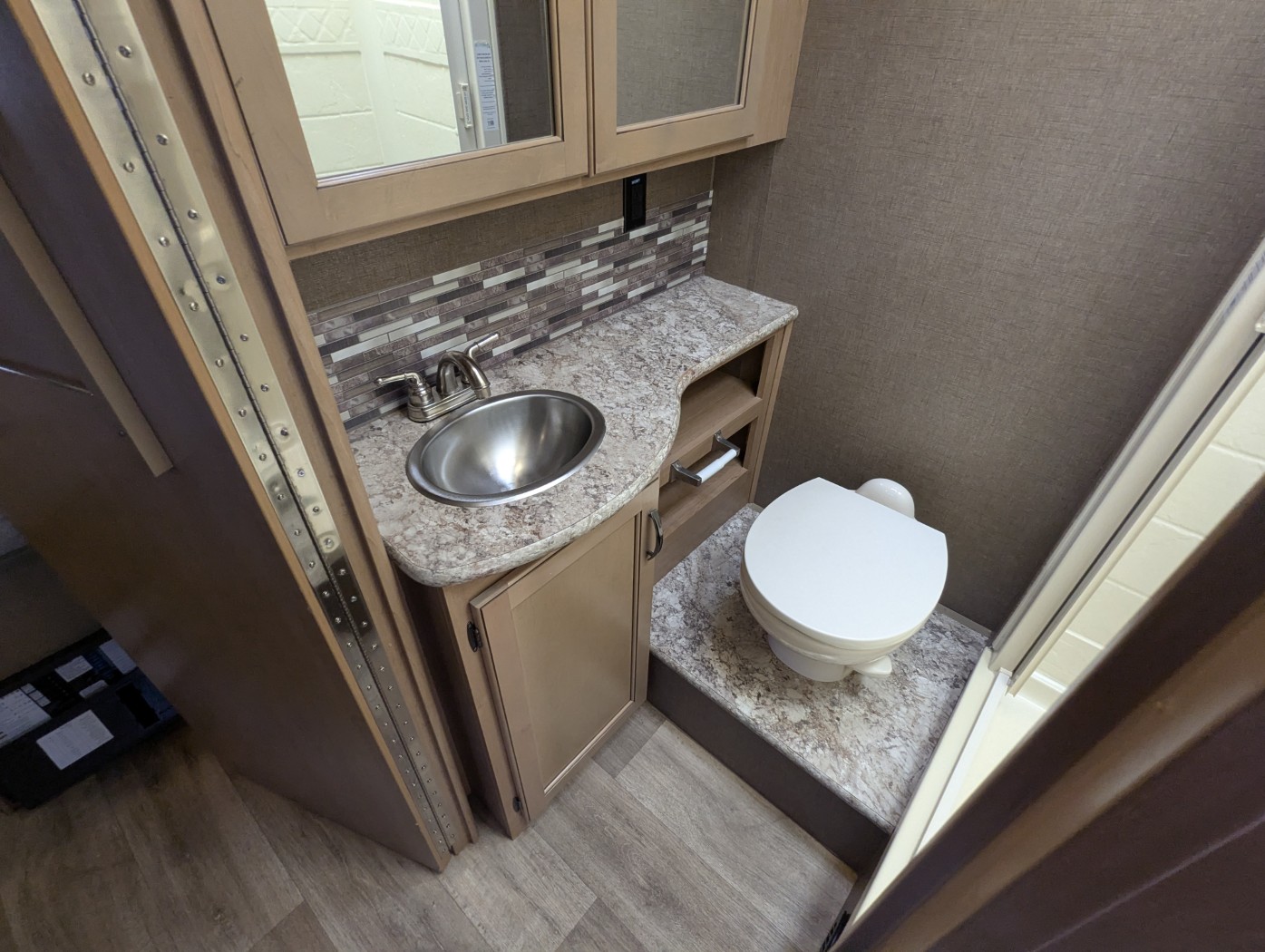 2018 Thor Motor Coach Four Winds 30D - Image 14
