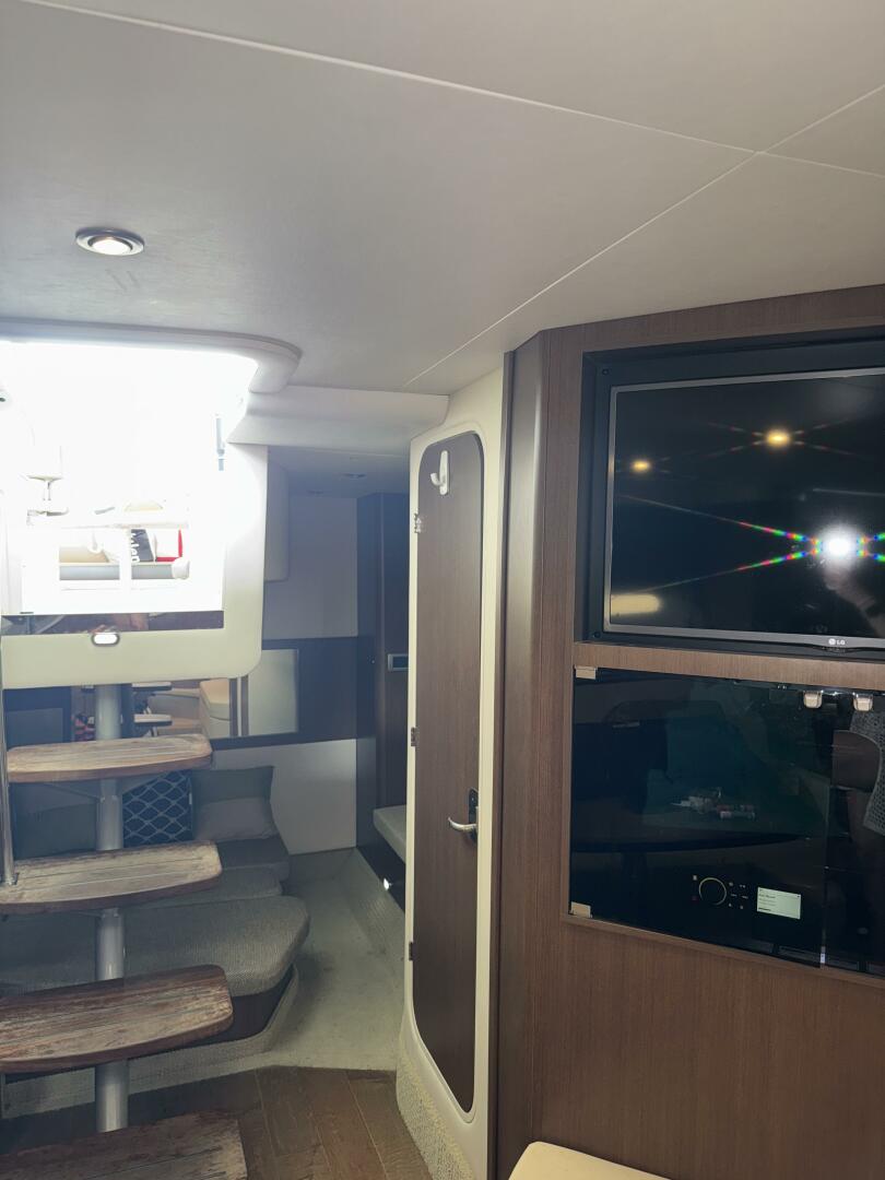 2016 Sea Ray Sundancer 350 - Image 117