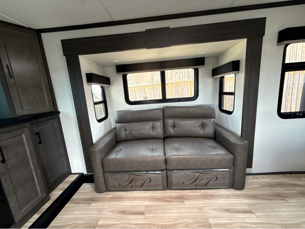 2026 VENTURE RV SPORTTREK 365VFL - Image 19