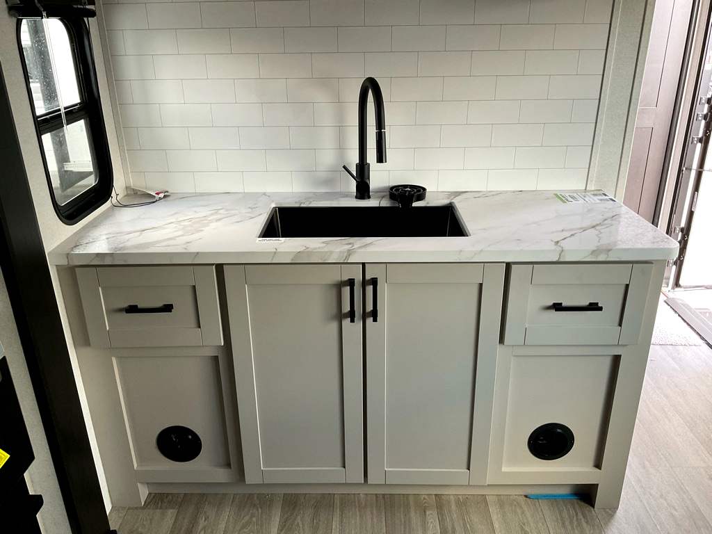 2027 JAYCO SEISMIC 265 - Image 17