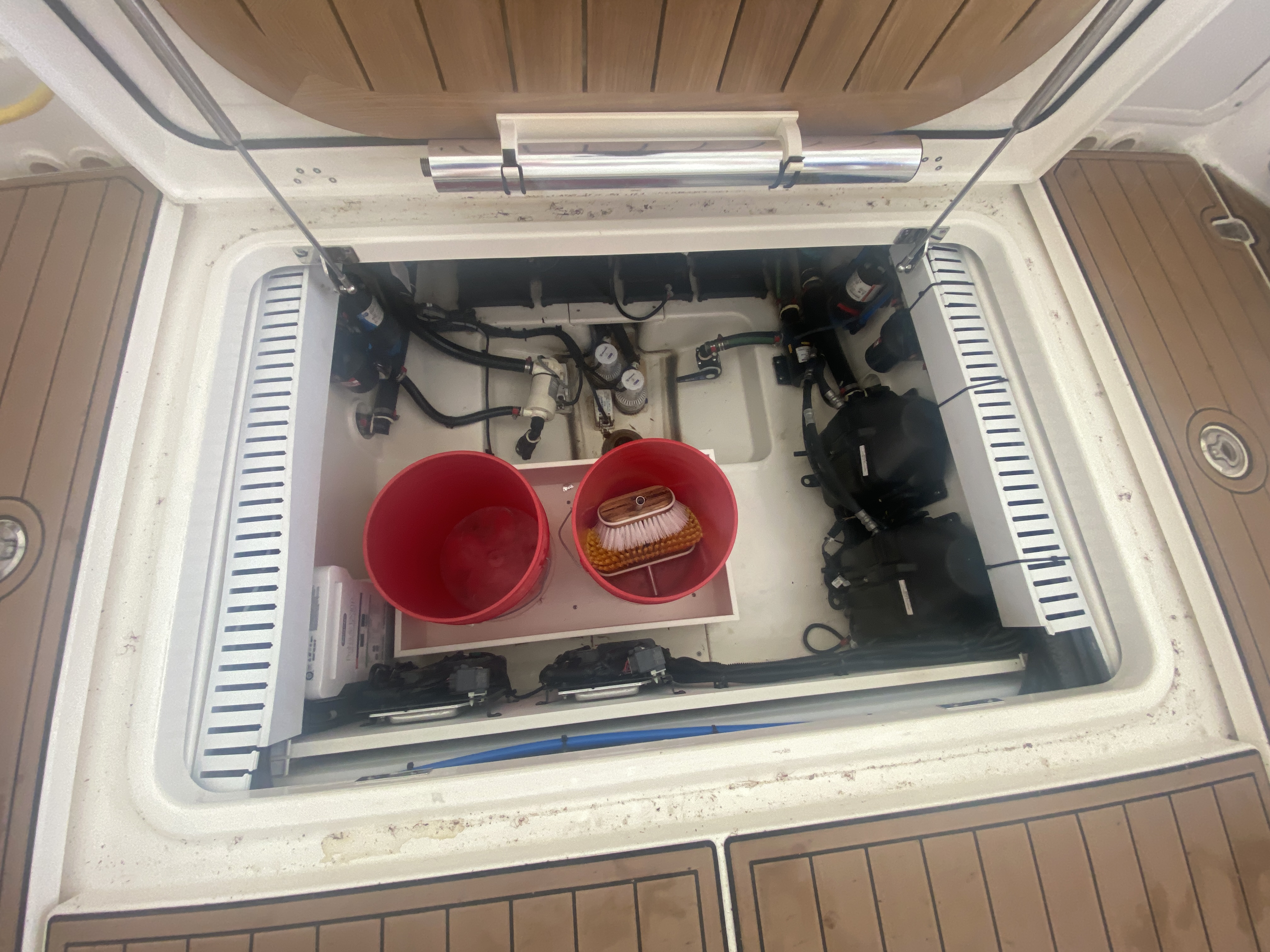 2016 Boston Whaler 330 Outrage - Image 42