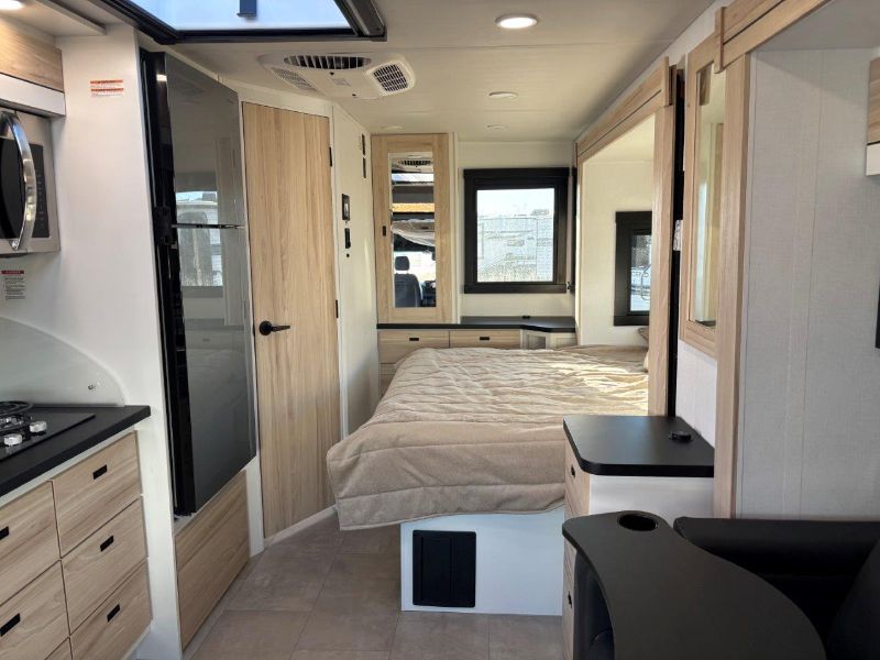 2026 Entegra Coach Qwest 25L - Image 6