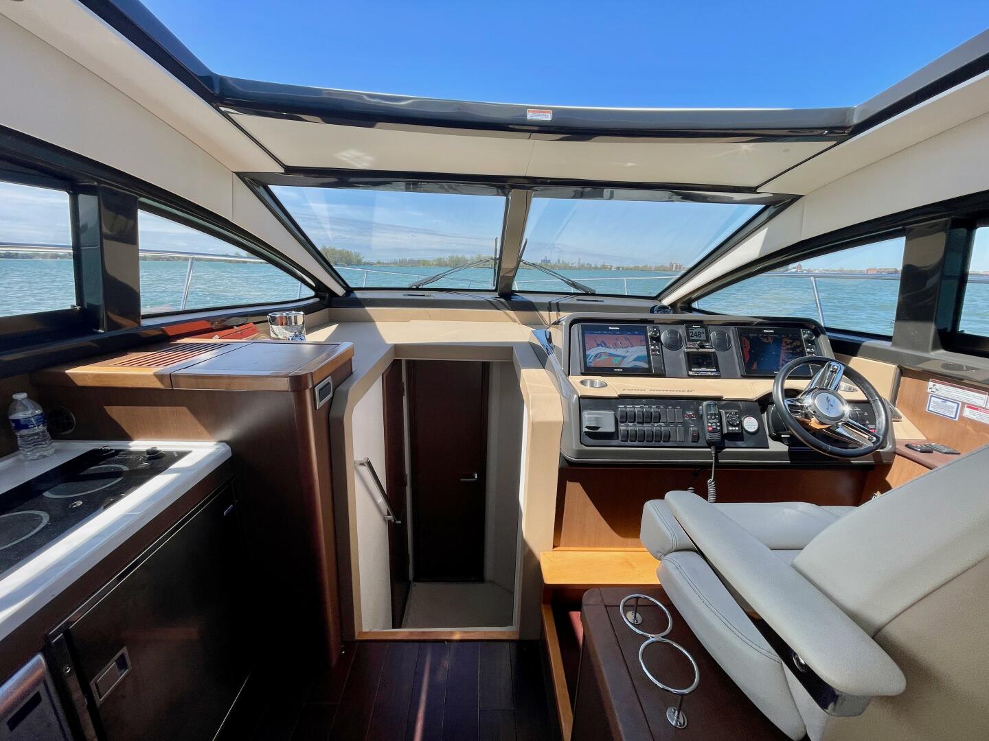 2017 Sea Ray 400 Sundancer - Image 35