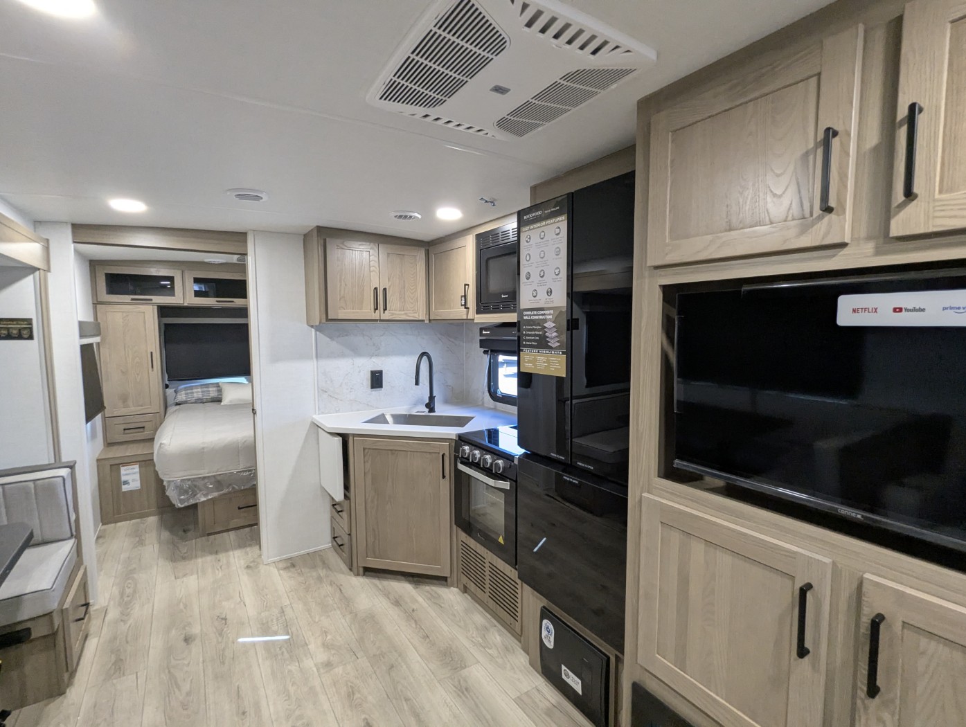 2027 Forest River Rockwood Ultra Lite 2706BH - Image 12