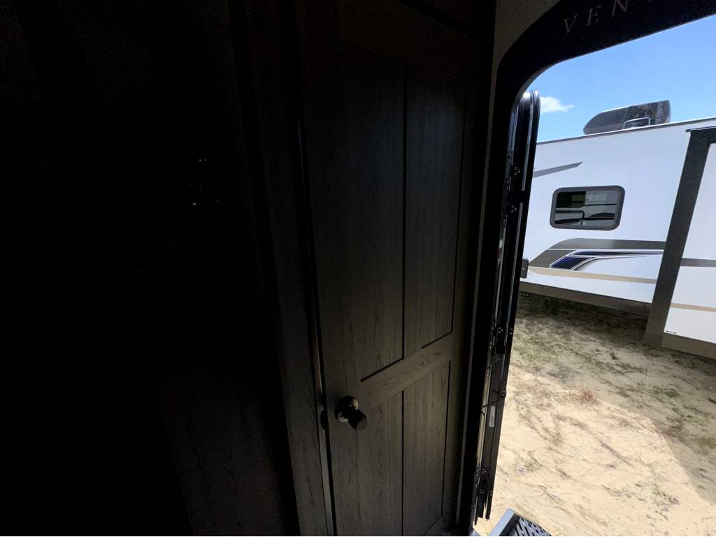 2026 VENTURE RV SPORTTREK 251VRK - Image 18