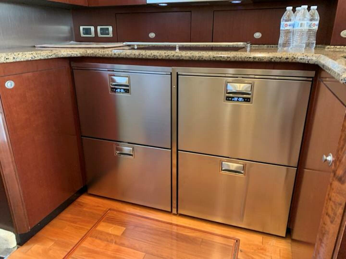 2006 Sea Ray 52 Sedan Bridge - Image 2