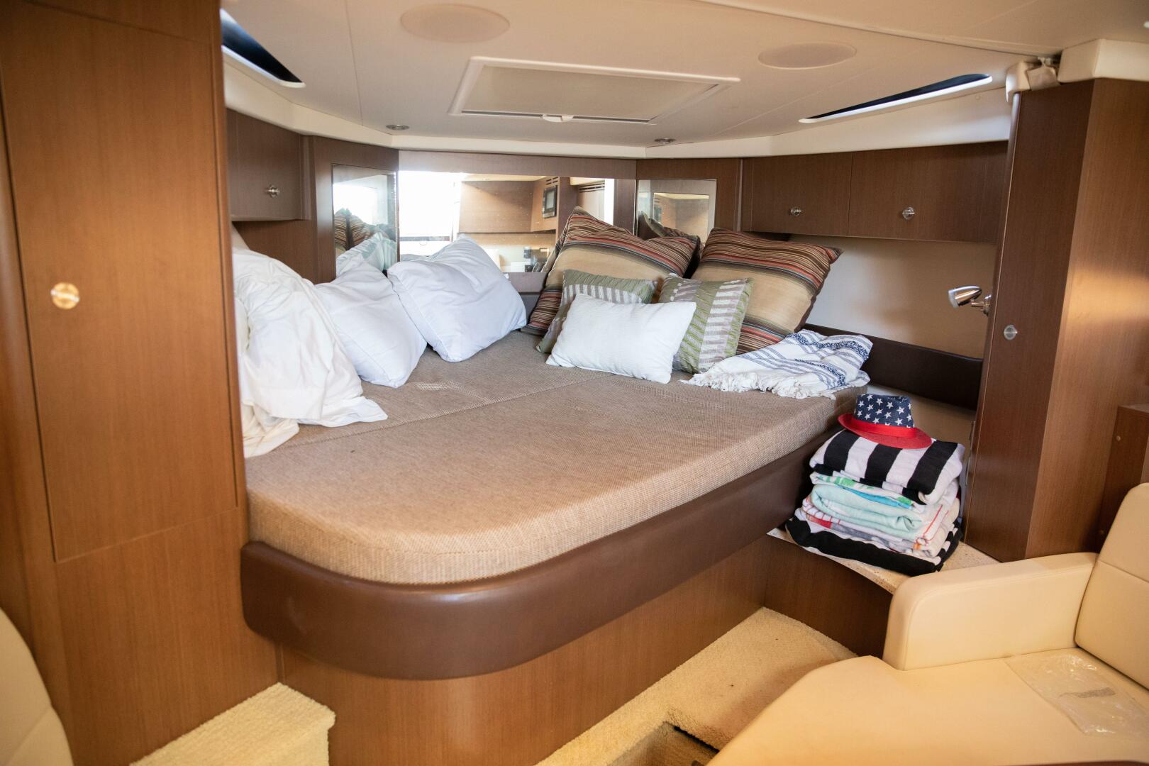 2016 Sea Ray Sundancer 350 - Image 97