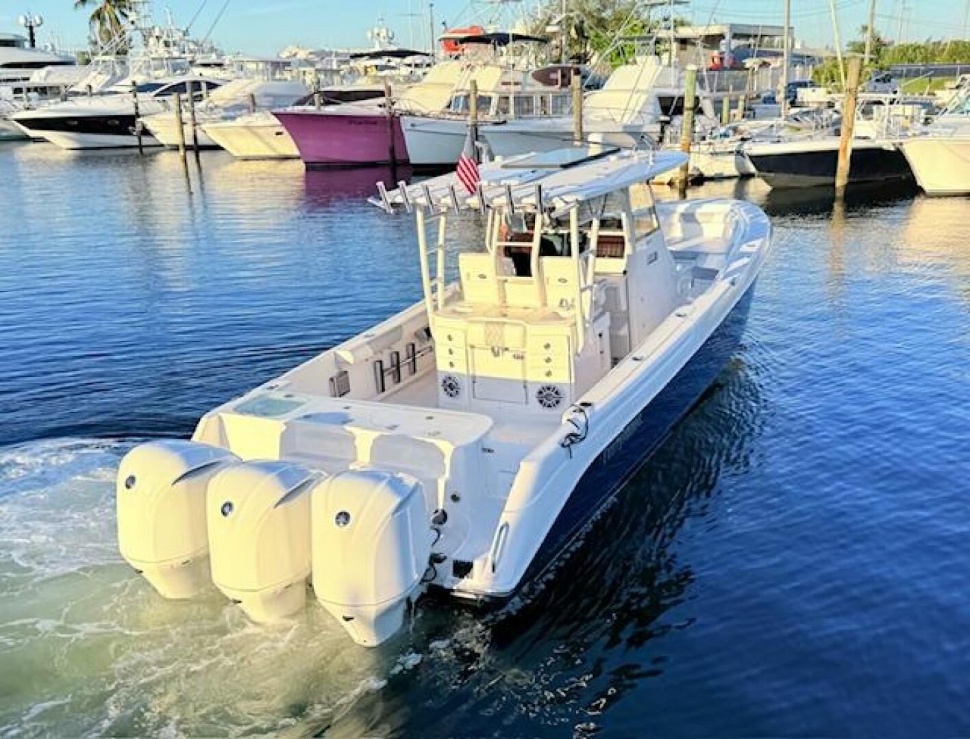 2014 Everglades 355 Center Console - Image 5