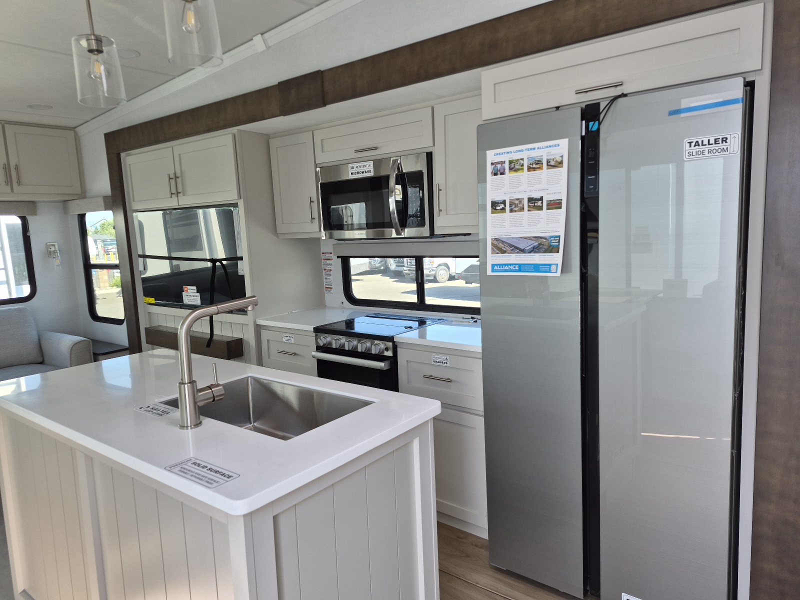 2027 Alliance RV Avenue 32RLS - Image 5