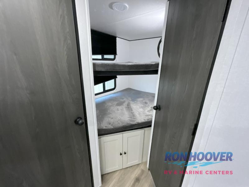 2025 COACHMEN SPIRIT 26BH - Image 21