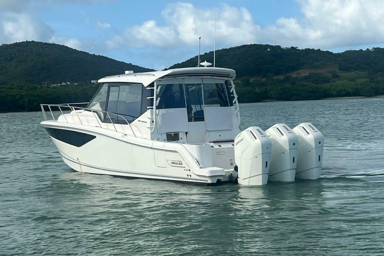 2022 Boston Whaler Conquest 405 - Image 4