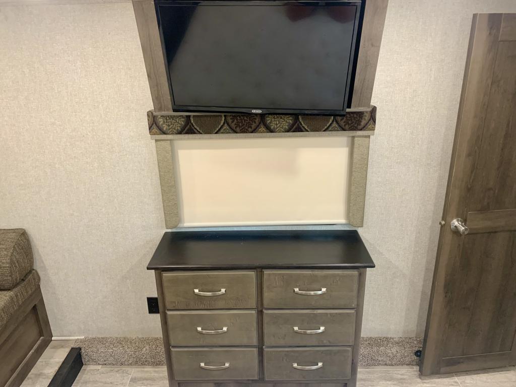 2019 Keystone Montana 3811MS - Image 41