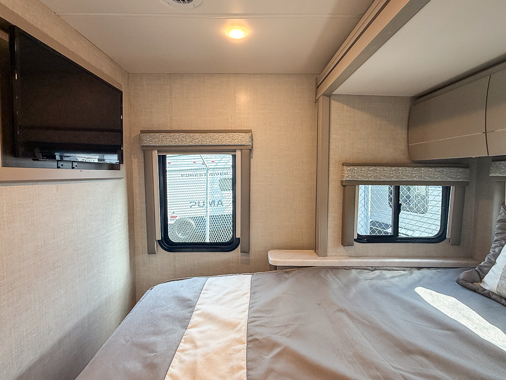 2025 THOR MOTORCOACH 24TT - Image 56