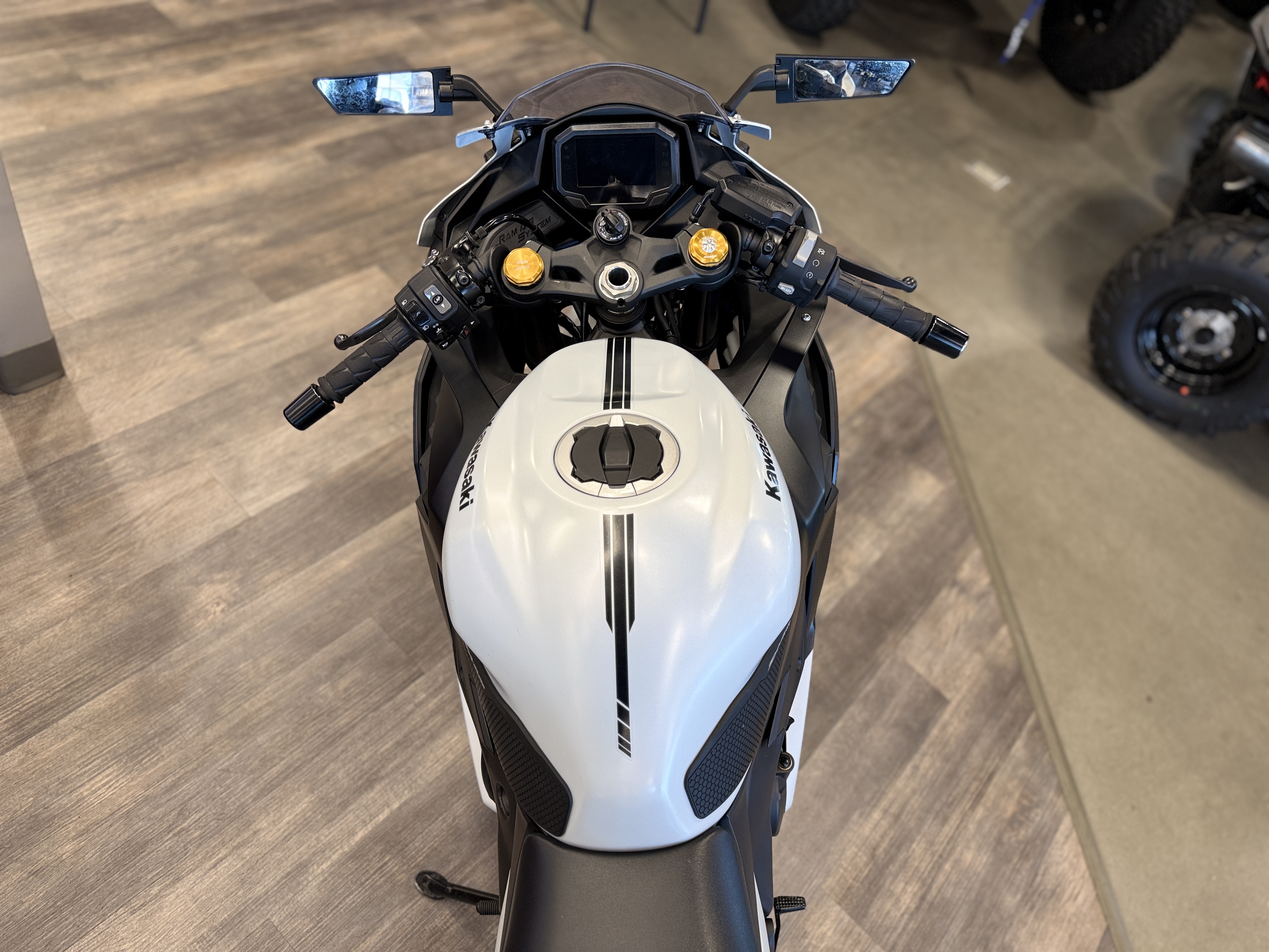 2025 Kawasaki NINJA® ZX™-4RR ABS - Image 16