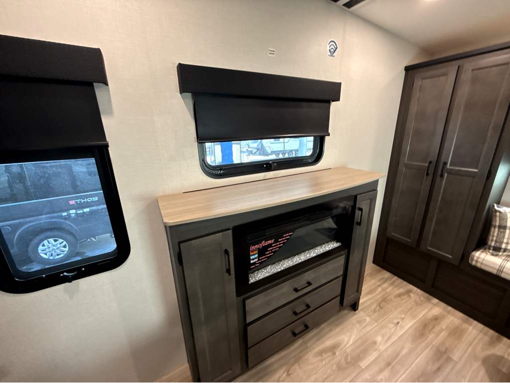 2026 VENTURE RV SPORTTREK 365VFL - Image 27